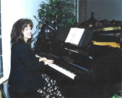 Images/pianist Melissa Moose.jpg